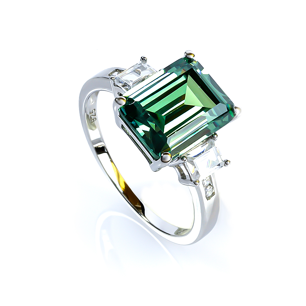 Buy quality 916 gold green colour stone fancy ladies ring in Ahmedabad