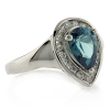Elegante Anillo de Alejandrita con Zirconias