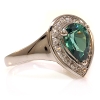 Elegante Anillo de Alejandrita con Zirconias