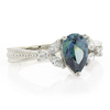 Anillo de Plata de Ley con Diamante Azul