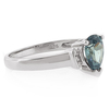 Anillo de Plata con Alejandrita en Corte de Pera