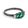 Anillo de Plata Oxidada con 3 Piedras de Esmeralda