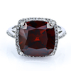 Anillo de Plata de Ley con Granate