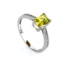 Anillo de Compromiso Corte Esmeralda Alejandrita Amarilla
