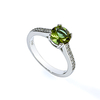 Hermoso Anillo de Compromiso con Zultanita
