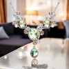 Hermoso Collar de Cristales Swarovski en Tonos Verde y Marron con Rodio