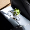 Anillo de Plata Solitario con Alejandrita Amarilla en Corte Pera
