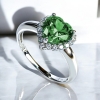 Hermoso Anillo de Esmeralda en Plata de Ley 925 Corazón