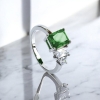 Anillo de Esmeralda Con Tres Piedras