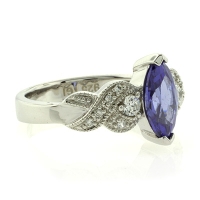 Anillo Elegante de Plata con Tanzanita
