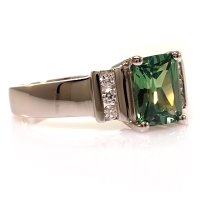 Elegante Anillo de Alejandrita en Plata .925