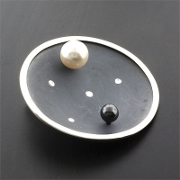 Dije de Plata Oxidada con Perlas