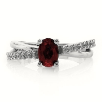 Precioso Anillo de Plata con Rubí