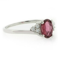 Anillo de Plata con una Gema Turmalina Roja