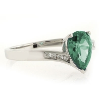 Anillo de Alejandrita en Corte de Pera