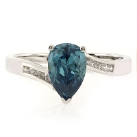 Anillo de Alejandrita en Corte de Pera