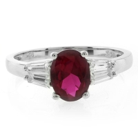 Anillo de Plata .925 con una Gema de Rubí