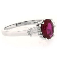 Anillo de Plata .925 con una Gema de Rubí