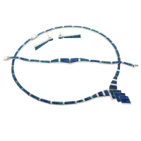 Elegante Juego de Ópalo de Fuego Azul con Collar, Pulsera y Aretes en Plata .950