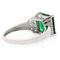 Hermoso Anillo de Plata .925 con una Gema de Esmeralda