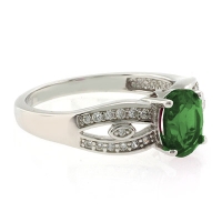 Anillo con una Gema de Esmeralda en Plata .925