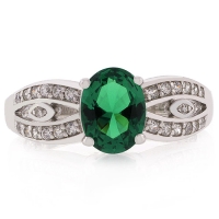 Anillo con una Gema de Esmeralda en Plata .925