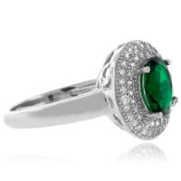 Anillo de Plata Fina con una Piedra de Esmeralda