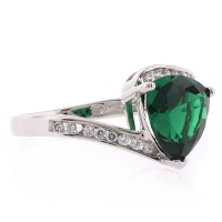 Hermoso Anillo de Plata .925 con Esmeralda
