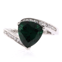 Hermoso Anillo de Plata .925 con Esmeralda