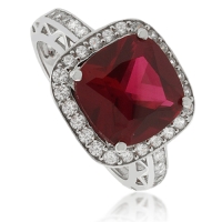 Anillo con una Gema de Rubí en Plata .925