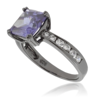 Anillo de Plata Negra con Tanzanita en Corte Cuadrado