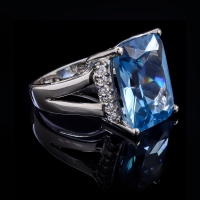Hermoso Anillo de Plata .925 con una Piedra de Aguamarina