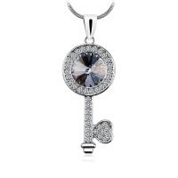 Collar de Cristal Austriaco en Forma de Llave