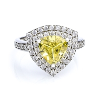 Anillo de Plata y Zultanita Cambia Color con Zirconias en Corte Triangular