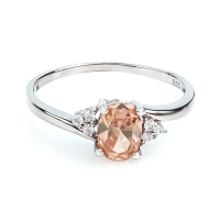 Hermoso Anillo de Plata y Zultanita Cambia Color en Corte Ovalado con Zirconias