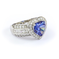 Anillo Con Corte de Corazon Tanzanita