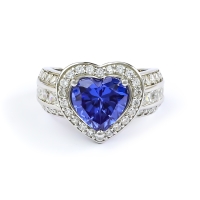 Anillo Con Corte de Corazon Tanzanita