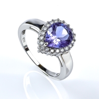 Hermoso Anillo de Alejandrita y Zirconias en Plata .925