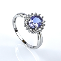 Anillo con una Gema de Alejandrita en Plata de Ley
