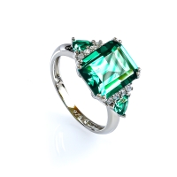 Anillo de Plata con Esmeralda Corte Esmeralda