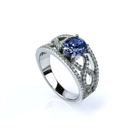 Anillo de Plata con Piedra de Tanzanita en Corte Ovalado