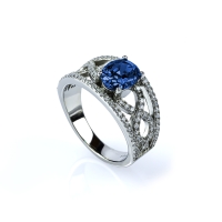 Anillo de Plata con Piedra de Zafiro en Corte Ovalado