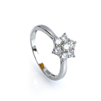 Anillo Flor en Plata con Diamante Simulada