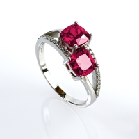 Anillo de Plata de Ley Con Rubi