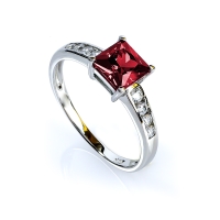 Anillo de Plata Con Rubi