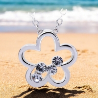 Collar de Flor con Cristales Blancos Cristal Austriaco