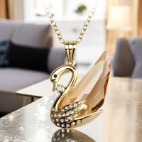 Precioso Collar de Cisne Cristal Austriaco con Baño de Oro Amarillo 18K