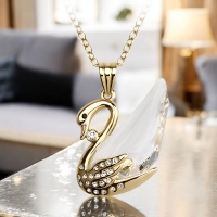 Collar de Cisne Cristal Austriaco Blanco con Baño de Oro Amarillo 18K