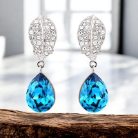 Hermosos Aretes de Swarovski Color Azul Con Baño de Oro Blanco de 18k