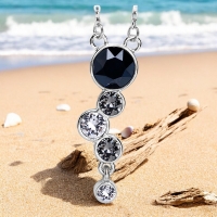Precioso collar con Cristal Austriaco en tonos color Negro